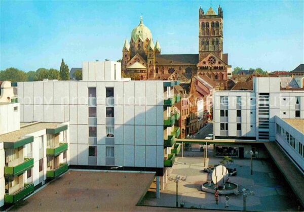Neuss Meererhof mit Blick auf Quirinus Münste