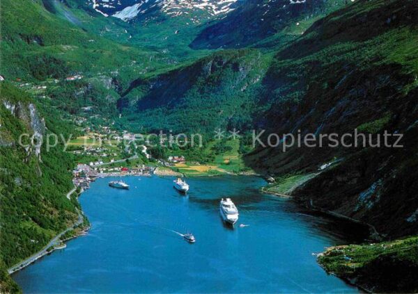 Geiranger Fjord Passagierschiff Fliegeraufnahme