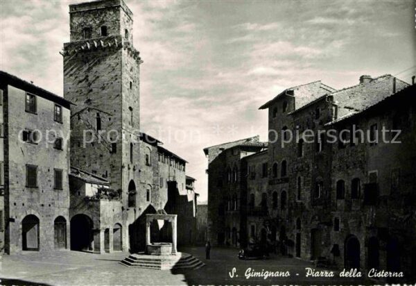 San Gimignano Piazza della Cisterna