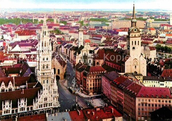 Muenchen Marienplatz Rathaus Peterskirche
