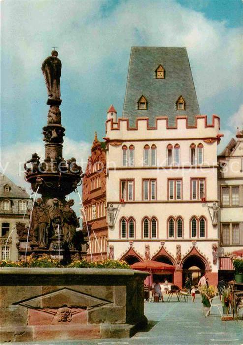 Trier Steipe mit Rotem Haus und  Brunnen
