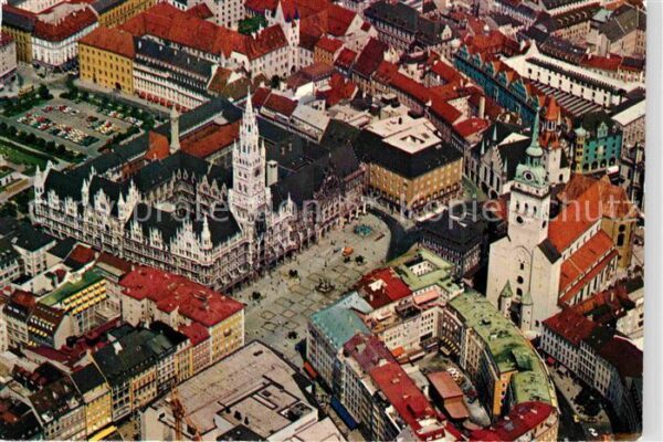 Muenchen Marienplatz und Rathaus