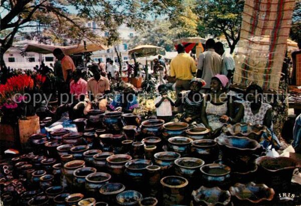 Abidjan Marche de Poteries