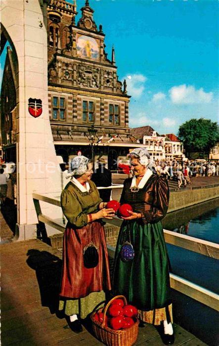 Alkmaar Frauen in Tracht mit Käse