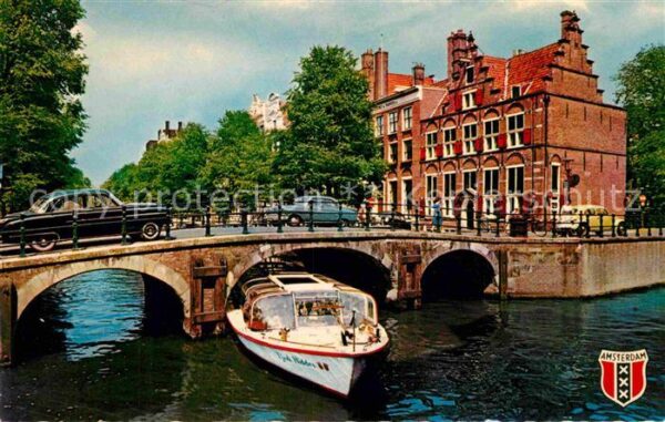 Amsterdam Niederlande Voorburgwal met Huis aan de drie gracht