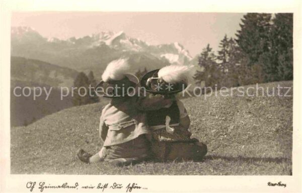 Kinder Child Enfants Hutmode Dirndl Latzhose Foto-Max-Stoess