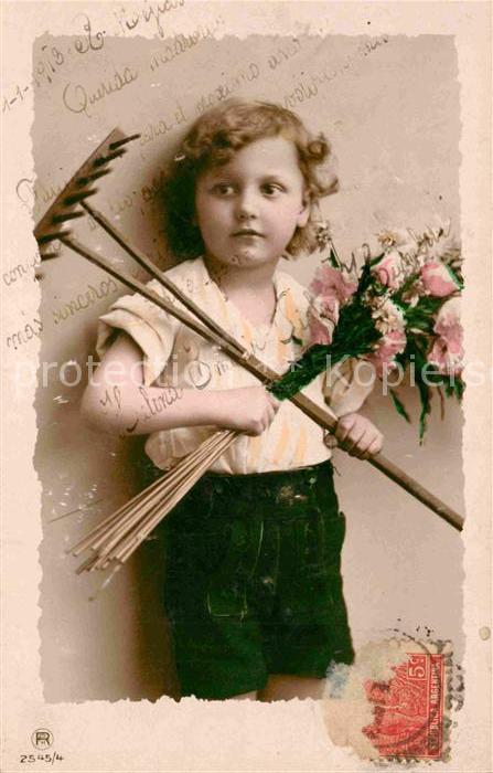 Foto RPH Nr. 2545/4 Kind Blumen Rechen