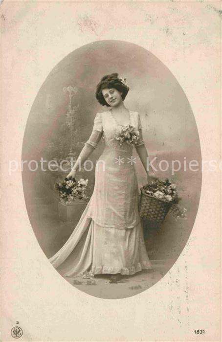 Foto NPG Nr. 1831 Frau Mode Blumen