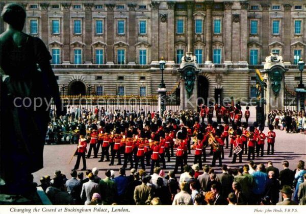 Leibgarde Wache Changing the Guard Buckingham Palace Lo