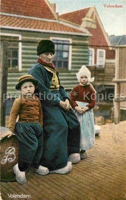 Volendam Alter Mann mit Kindern Trachten