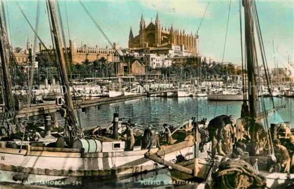 Palma de Mallorca Puerto y Catedral Barco