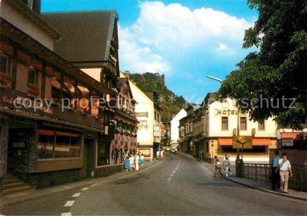 Altenahr Hauptstrasse mit Blick zur Burgruine Ar