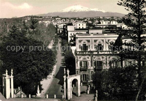 Catania Villa Bellini e Via S Euplio Sullo sfon