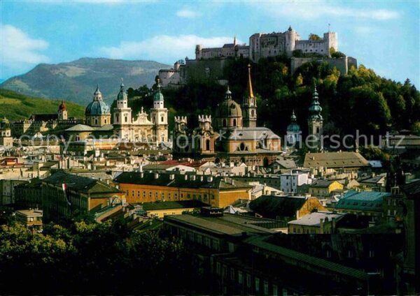 Salzburg Oesterreich Blick von der Humboldtterrasse mit Schl