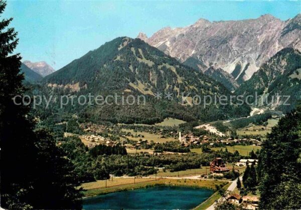 Vandans Vorarlberg mit Vandanser Steinwand im Montafon