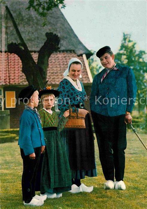 Markelo Familie in Tracht