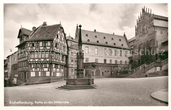 Aschaffenburg Main Partie an der Stiftskirche Brunnen Plat