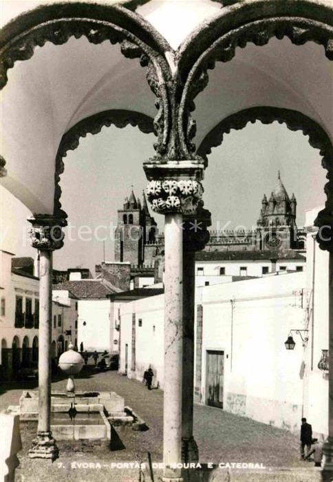 Evora Portas de Moura e Catedral
