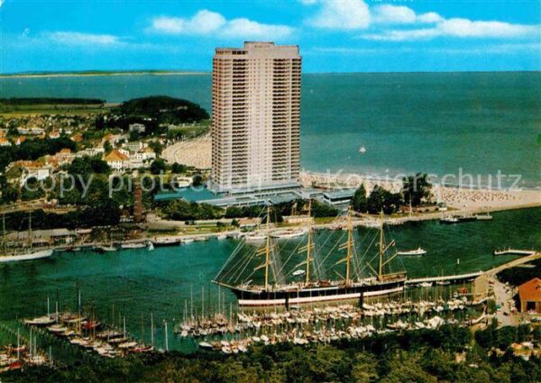 Travemuende Ostseebad Maritim Hotel Hafen Segelschiff Viermas