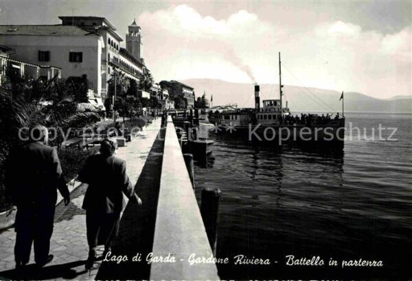 Gardone Garda Battello in partenza Uferpromenade Boot