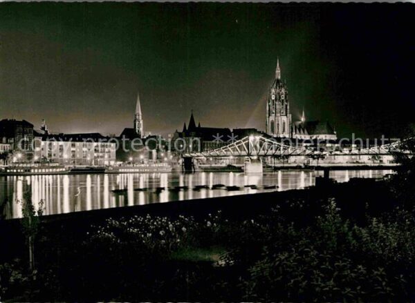 Frankfurt Main Partie am Main bei Nacht