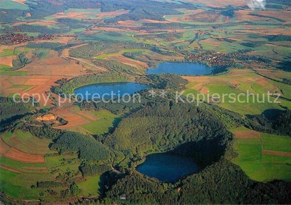 Eifel Region Gemündener Maar Weinfelder Maar und Sch