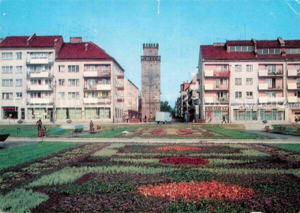 Nysa Turm Platz Blumenwiese