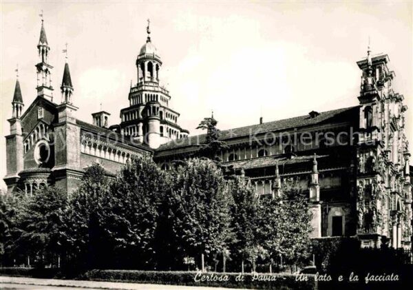 Certosa Di Pavia Un lato e la facciata