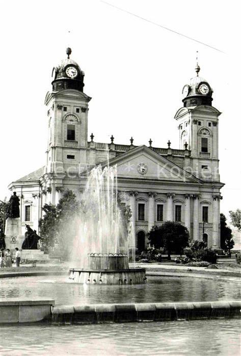 Debrecen Debrezin Kirche mit Brunnen