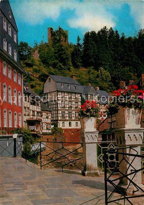 Monschau Rotes Haus mit Ruine Haller