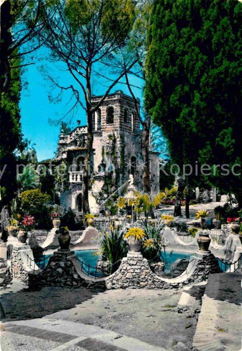 Taormina Sizilien La fontana ed una delle tipiche Torrett