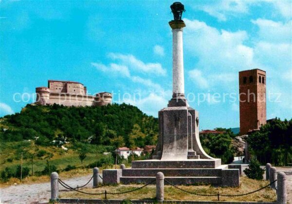 San Leo Festung Stadtturm und Denkmal der Gefal
