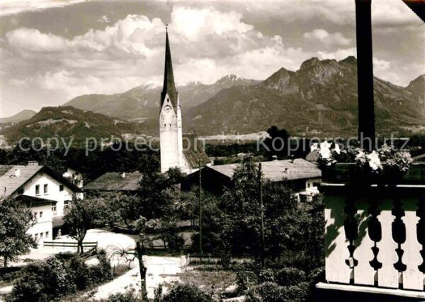 Brannenburg Kirche mit Hochries und Heuberg