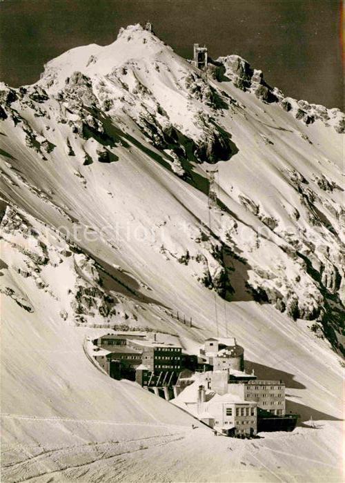 Zugspitzbahn mit Hotel Schneefernerhaus Gipfelbahn u