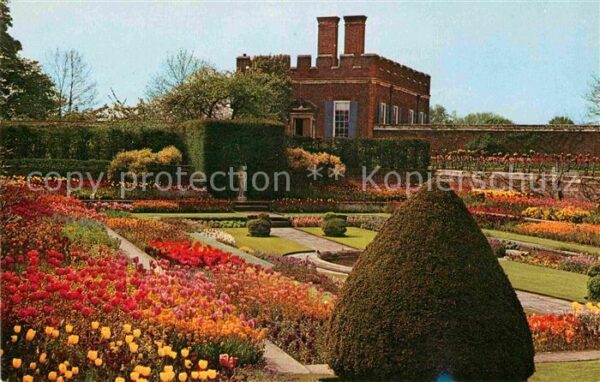 Hampton Court The King's Privy Garden