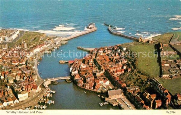 Whitby UK Fliegeraufnahme Harbour and Piers