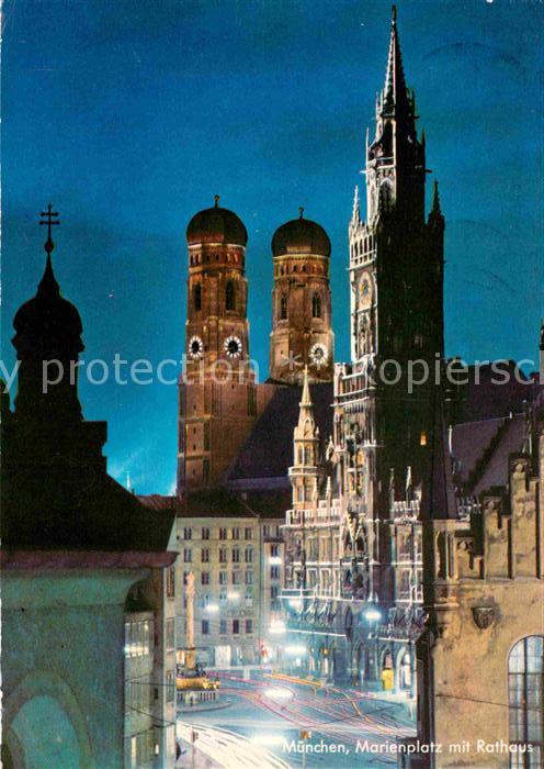 Muenchen Marienplatz mit Rathaus