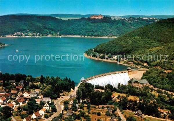 Edersee Fliegeraufnahme mit Sperrmauer und Schl