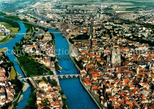 Regensburg Fliegeraufnahme mit Donaubrücken
