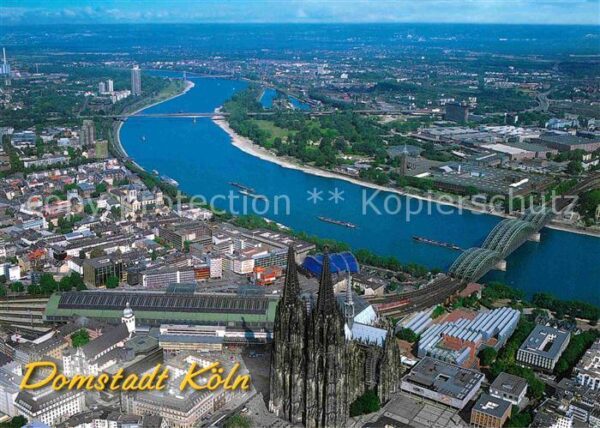 Koeln Rhein Fliegeraufnahme mit Dom und Rheinbrücke