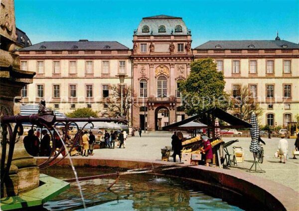 Darmstadt Schloß mit Brunnen