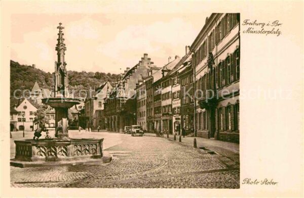 Freiburg Breisgau Münsterplatz mit Brunnen