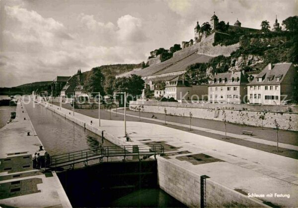 Wuerzburg Schleuse mit Festung