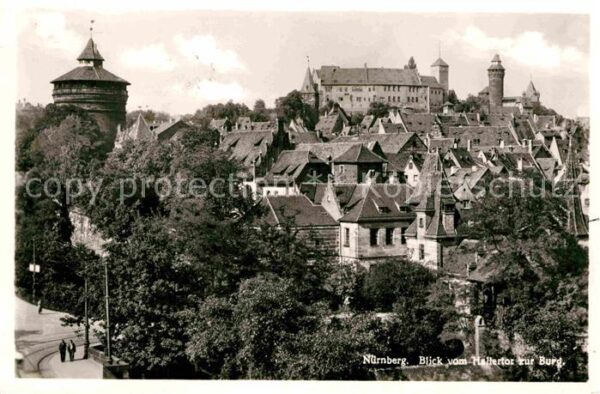 Nuernberg Blick vom Hallertor auf Burg