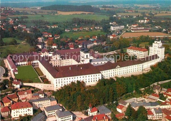 Kremsmuenster Benediktinerstift Fliegeraufnahme
