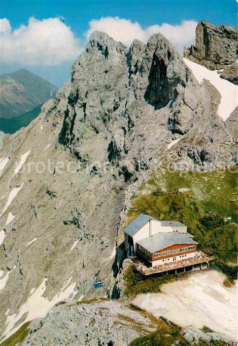 Mittenwald Karwendel Tirol Karwendelbahn Bergstation gegen Karwend