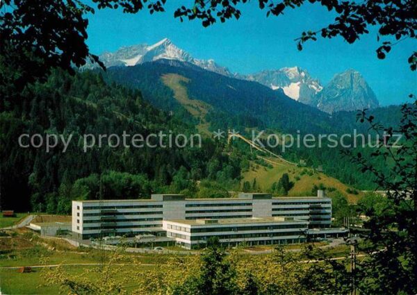Garmisch-Partenkirchen Kreiskrankenhaus mit Zugspitzgruppe Wet