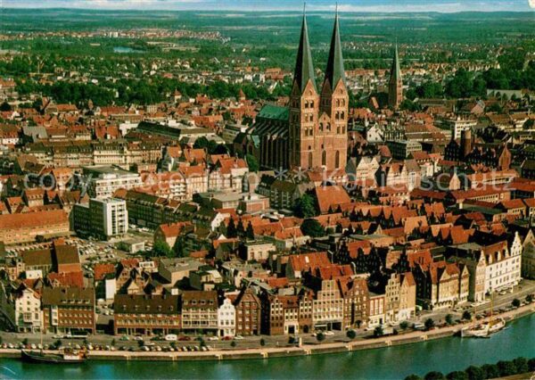 Luebeck Altstadt mit Kirche Hansestadt Fliegera