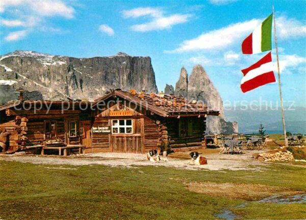 Seiser Alm Dolomiten Laurin Hütte mit Schlern Dolomiten Fahn