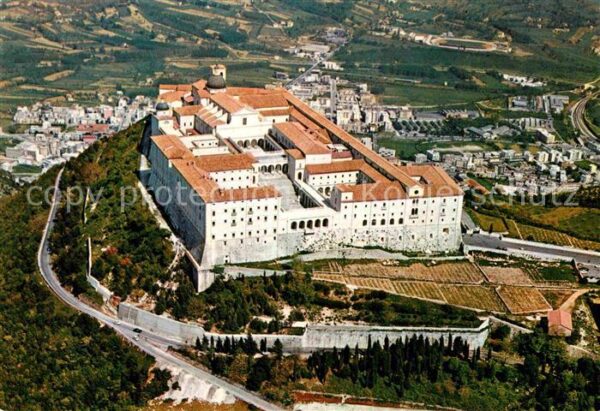 Montecassino Abbazio vista dall aereo Kloster